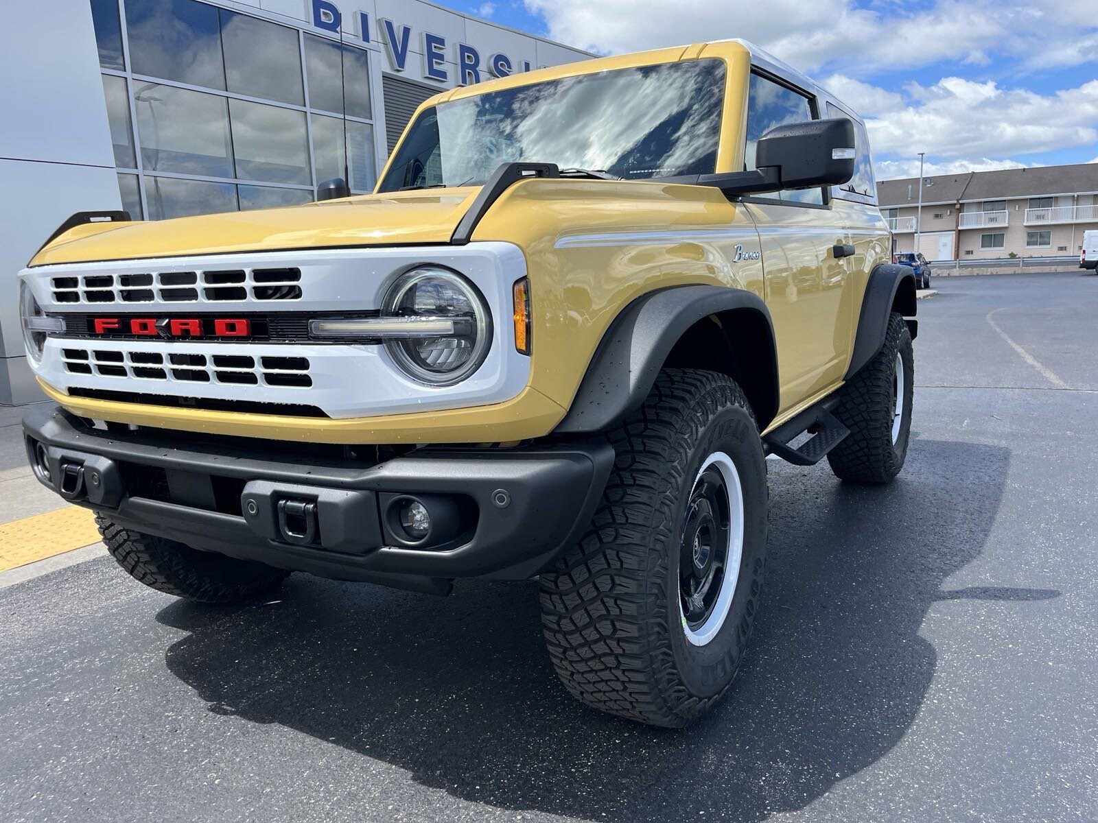 2024 Ford Bronco Heritage Limited First Edition photo 3