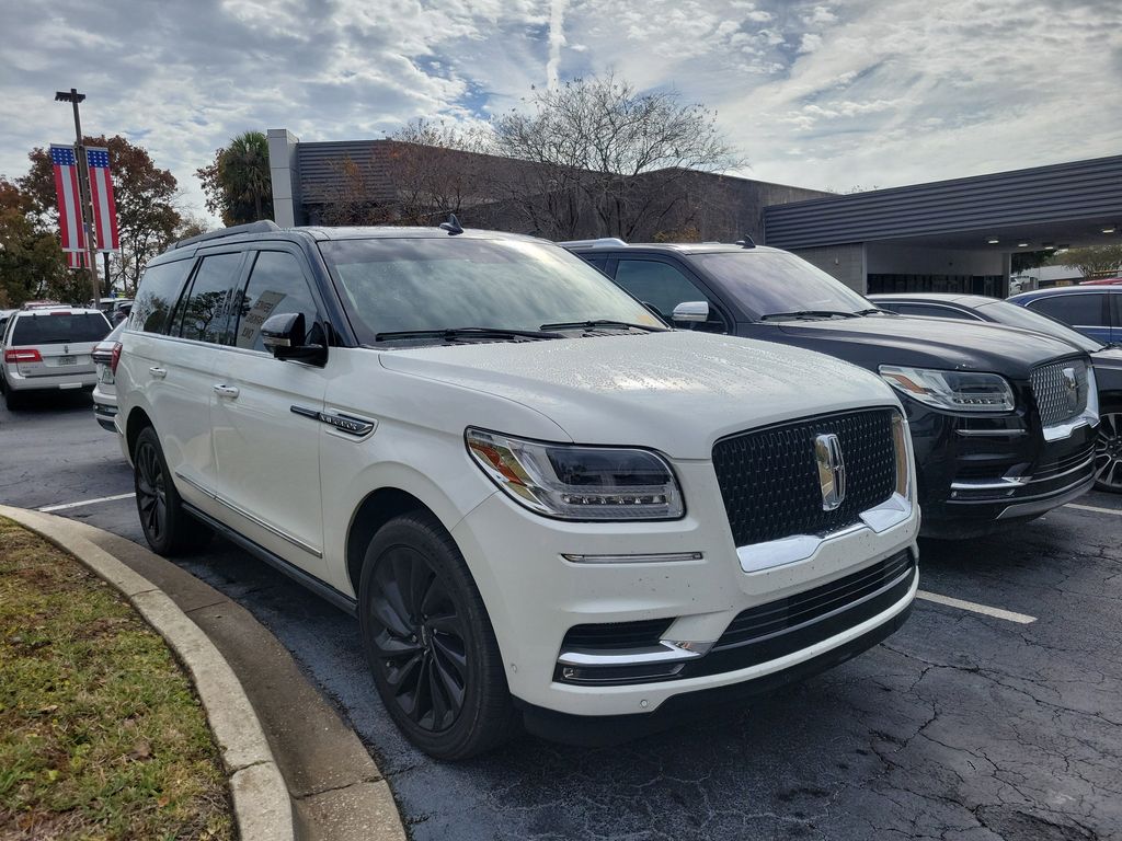 2021 Lincoln Navigator Black Label's photo
