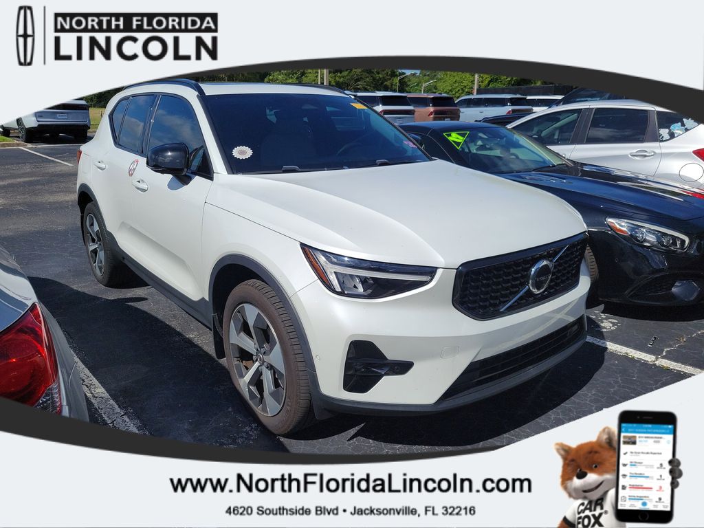 2023 Volvo XC40 B5 Plus Dark AWD's photo