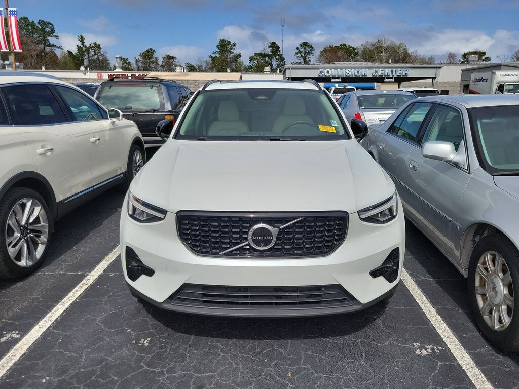 Used 2024 Volvo XC40 Plus Dark Theme Sport Utility