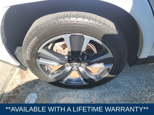 2022 Lexus UX 200 photo 3