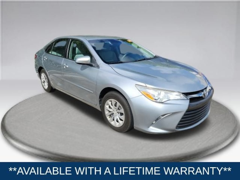 Used 2017 Toyota Camry SE Sedan