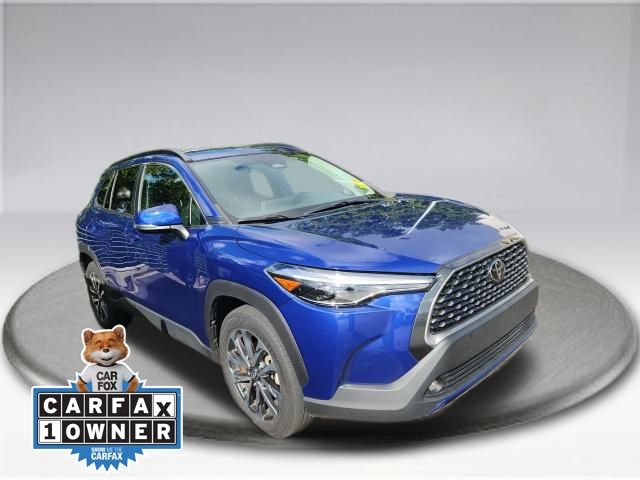 2023 Toyota Corolla Cross XLE photo 2