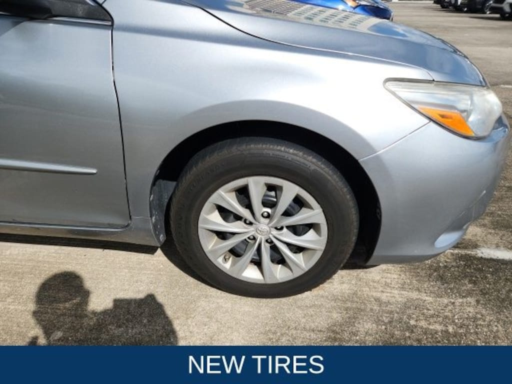 Used 2017 Toyota Camry SE Sedan