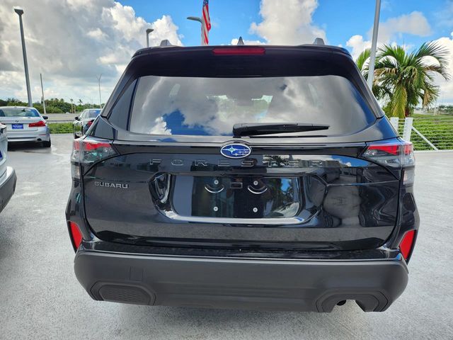 2025 Subaru Forester Premium photo 3