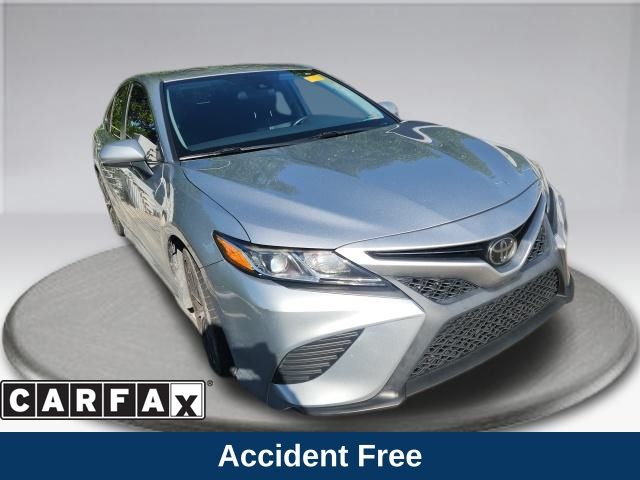 2019 Toyota Camry SE photo 2