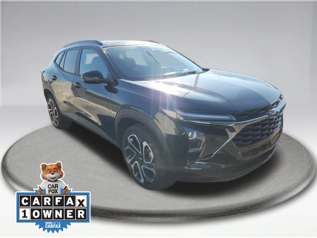 2025 Chevrolet Trax photo 2