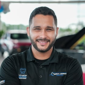 Staff member Samuel Mora from cadf1fa475ac