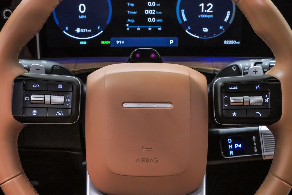2025 Hyundai Santa Fe Limited - Photo 23