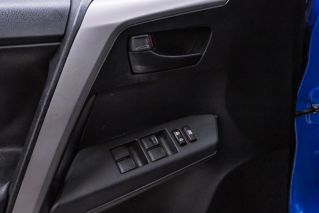 2016 Toyota RAV4 LE - Photo 23