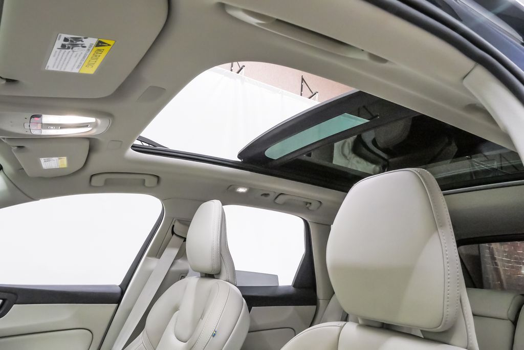 2026 Volvo XC60 Ultra - Photo 10