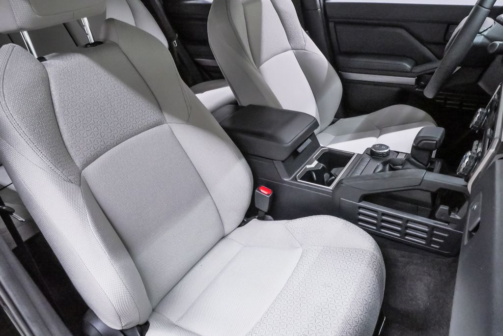 2025 Toyota 4Runner SR5 - Photo 15