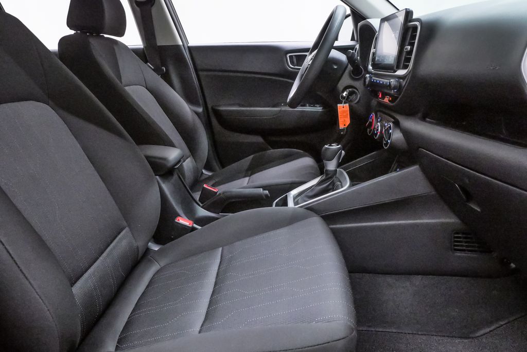 2024 Hyundai Venue SE - Photo 13