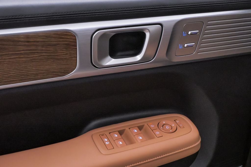 2025 Hyundai Santa Fe Limited - Photo 28
