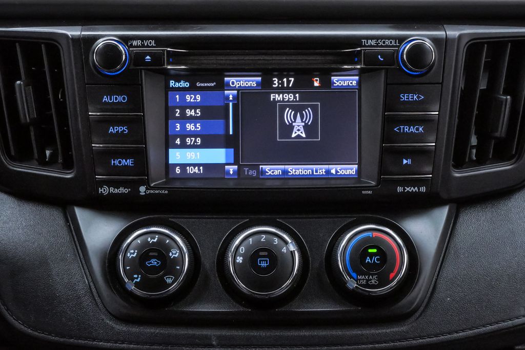 2016 Toyota RAV4 LE - Photo 16