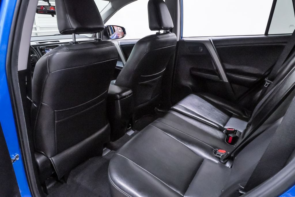 2016 Toyota RAV4 LE - Photo 10