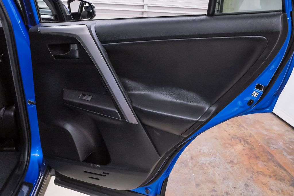 2016 Toyota RAV4 LE - Photo 26