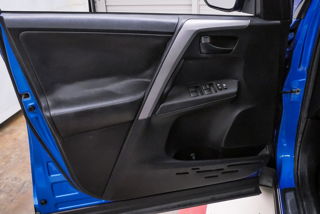 2016 Toyota RAV4 LE - Photo 22