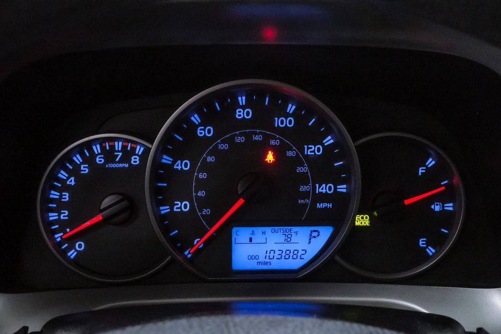 2016 Toyota RAV4 LE - Photo 20