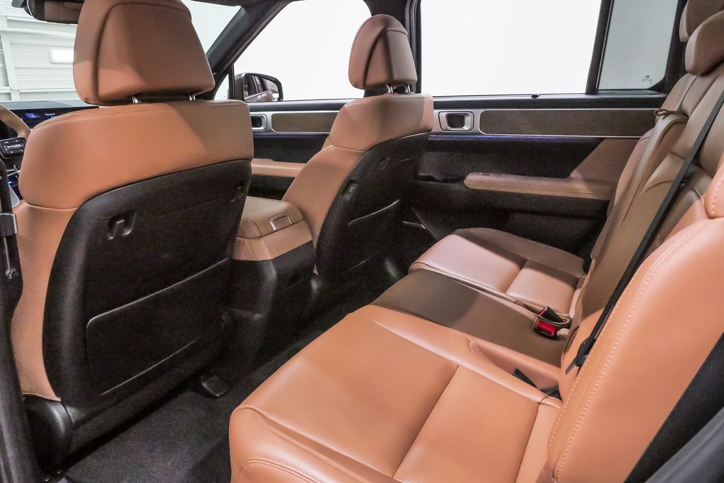 2025 Hyundai Santa Fe Limited - Photo 11