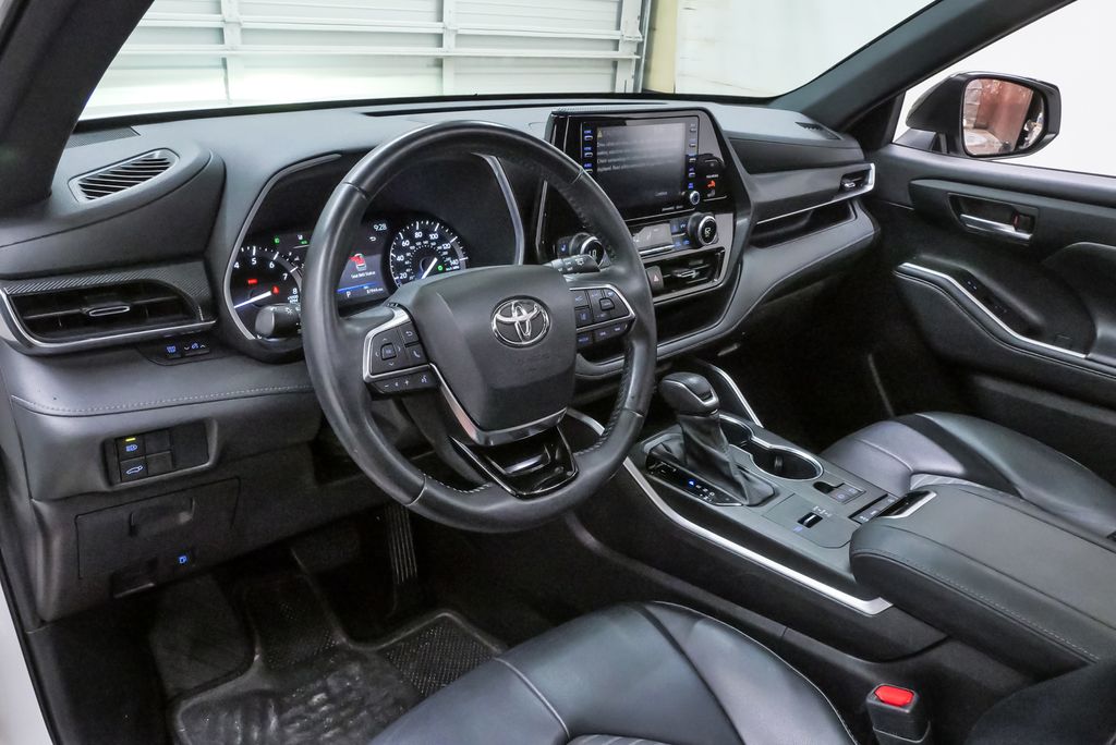 2021 Toyota Highlander XSE - Photo 2