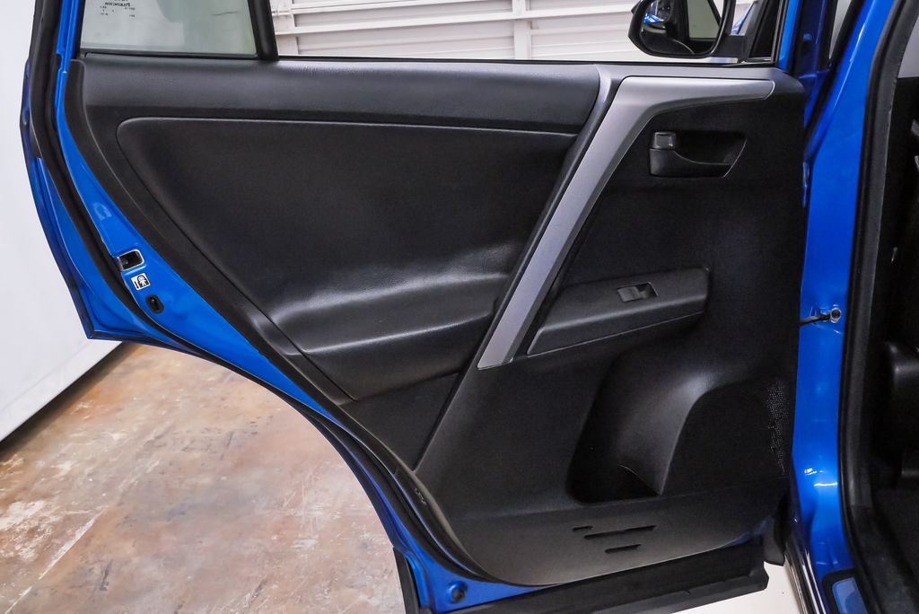 2016 Toyota RAV4 LE - Photo 24