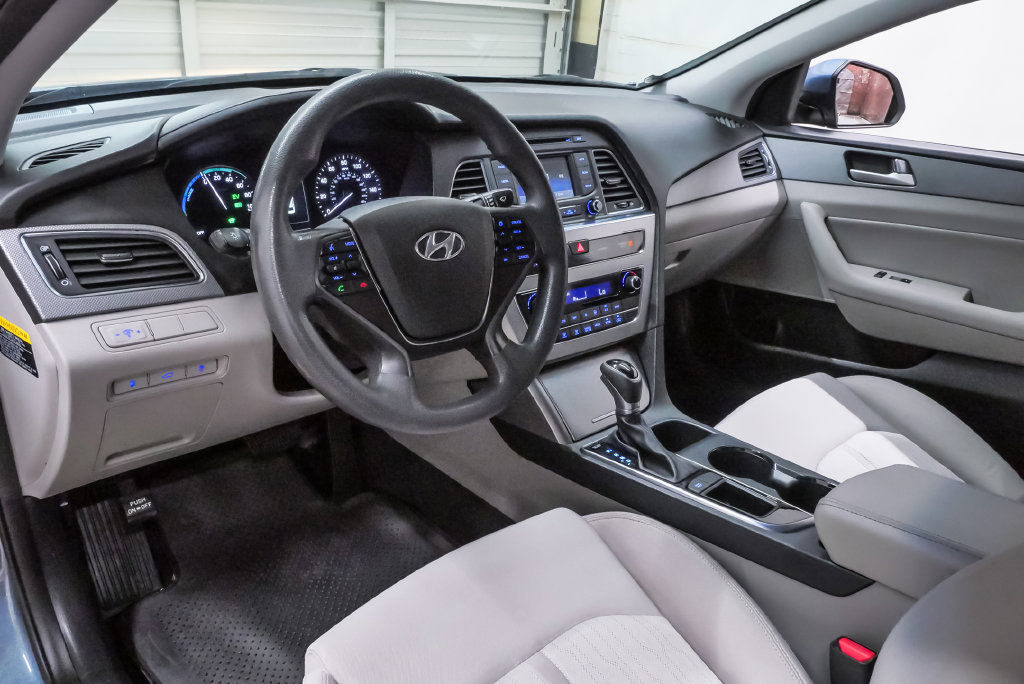 Used 2016 Hyundai Sonata Hybrid Base with VIN KMHE24L14GA038178 for sale in Spring, TX