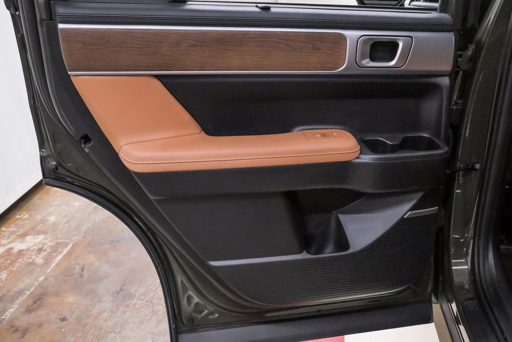 2025 Hyundai Santa Fe Limited - Photo 29