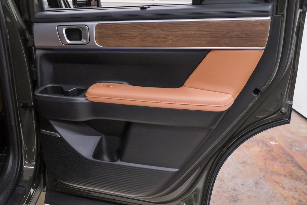 2025 Hyundai Santa Fe Limited - Photo 32