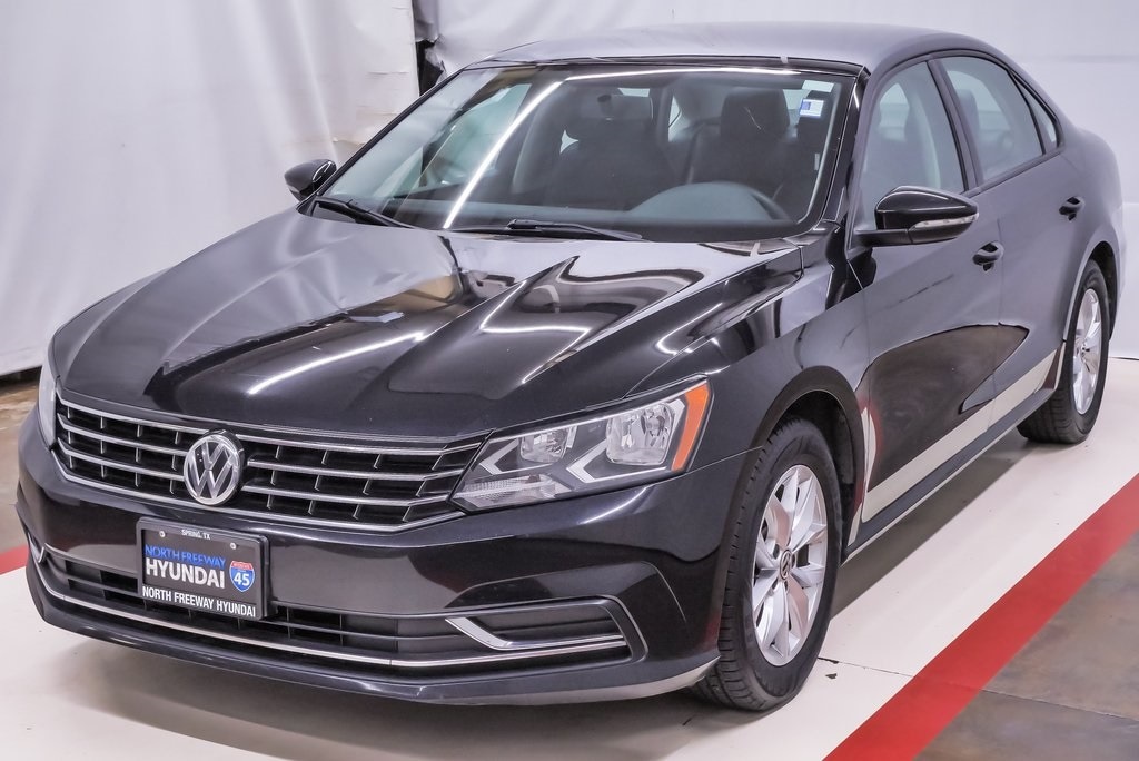 2018 Volkswagen Passat S's photo