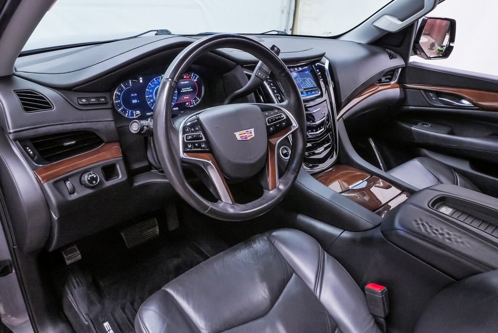 2018 Cadillac Escalade Luxury photo 2