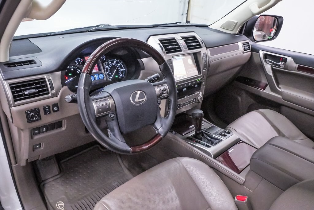 2019 Lexus GX 460 photo 2