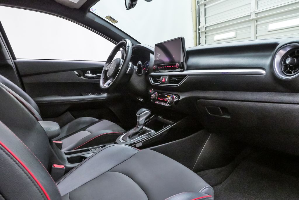 2023 Kia Forte GT - Photo 12