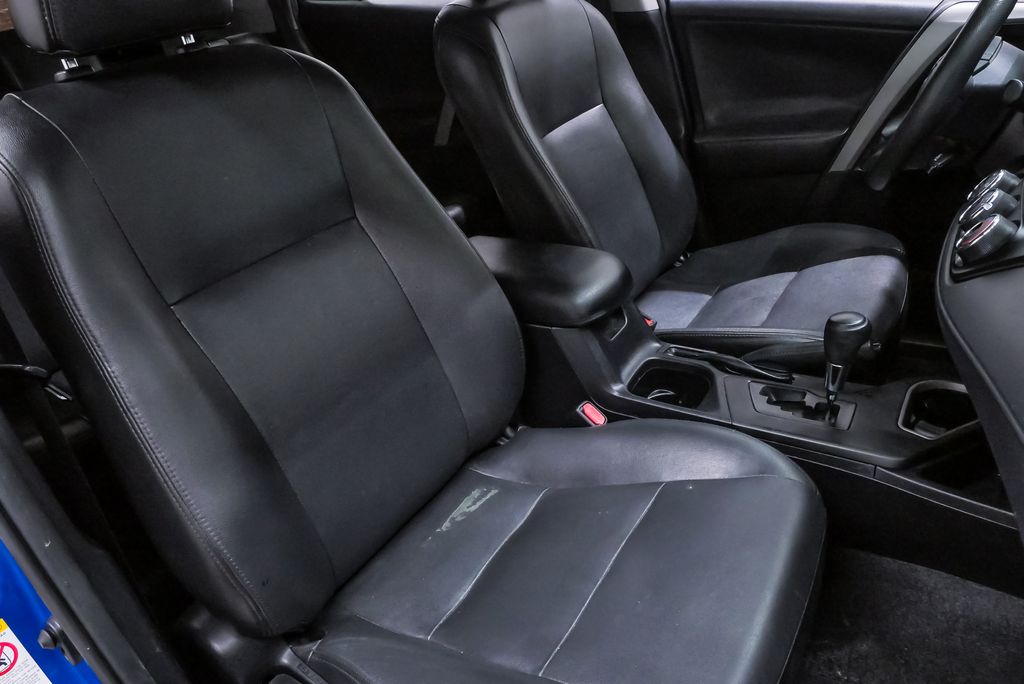 2016 Toyota RAV4 LE - Photo 14