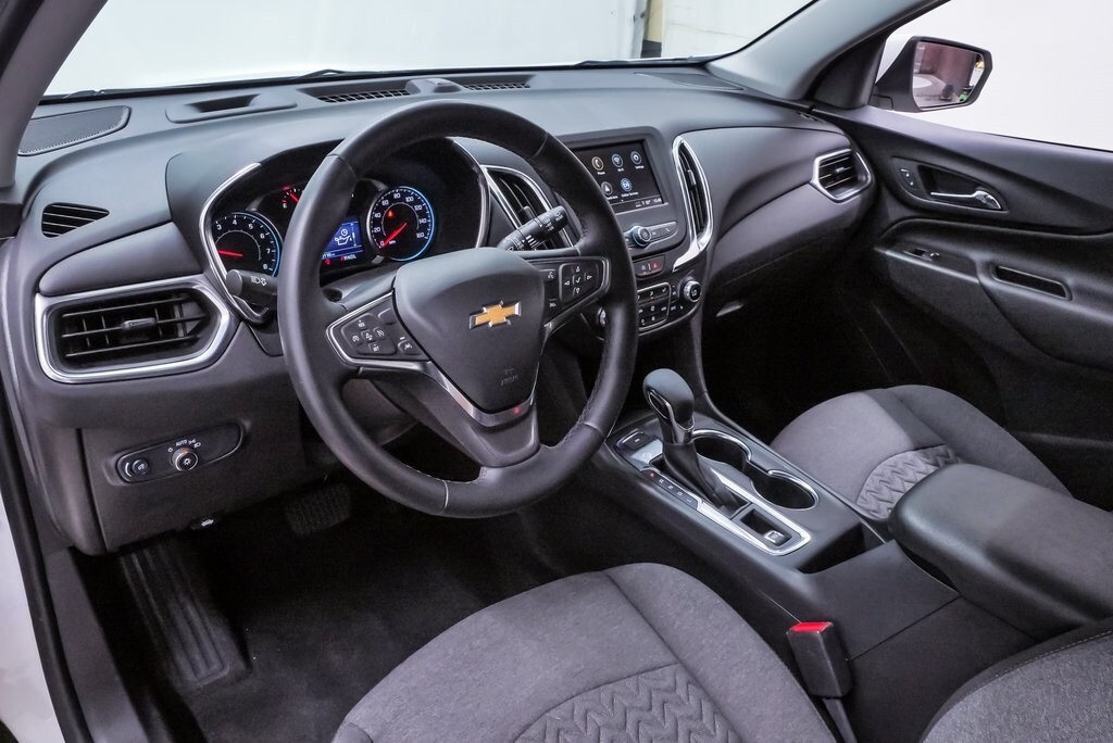 2024 Chevrolet Equinox photo 2