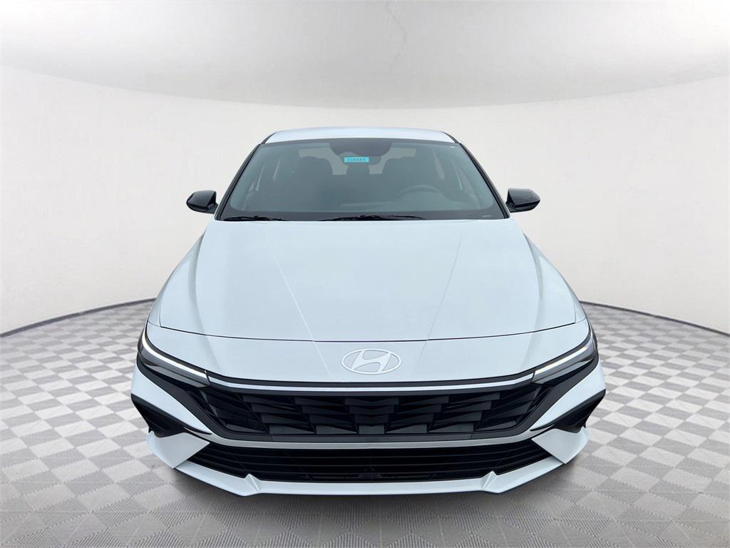 2025 Hyundai Elantra SEL Sport photo 2