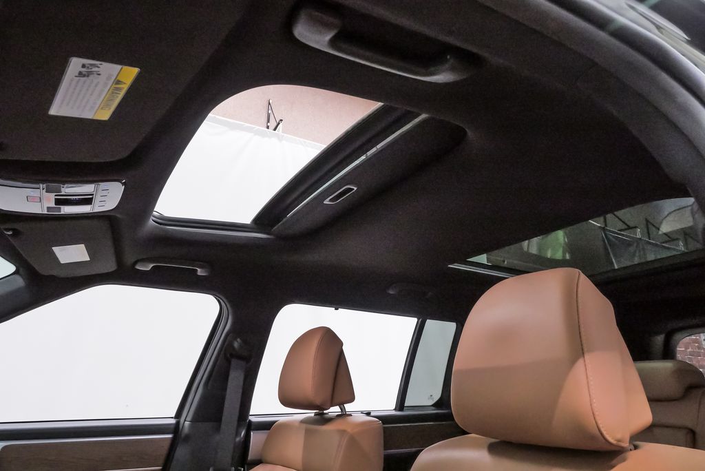 2025 Hyundai Santa Fe Limited - Photo 10