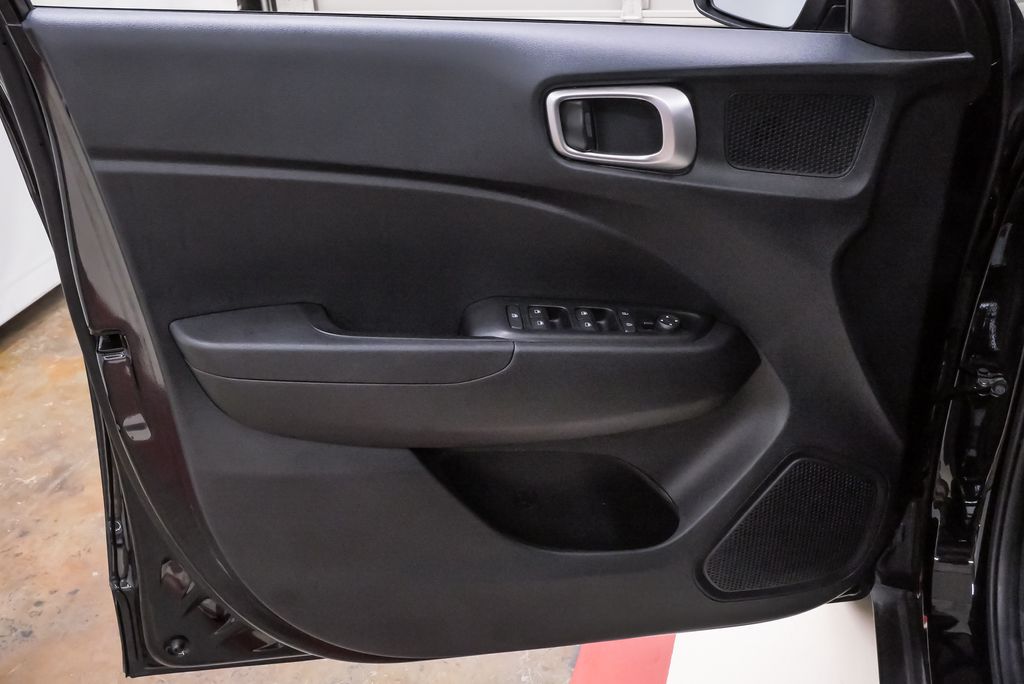 2024 Hyundai Venue SE - Photo 24