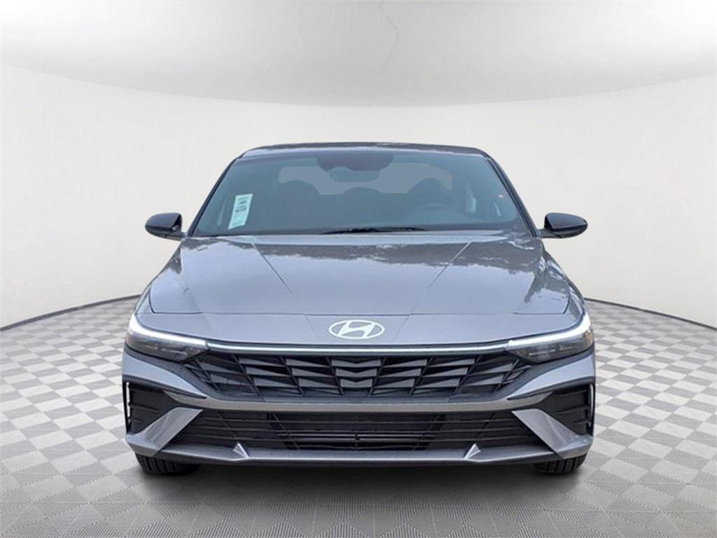 2025 Hyundai Elantra SEL Sport photo 2