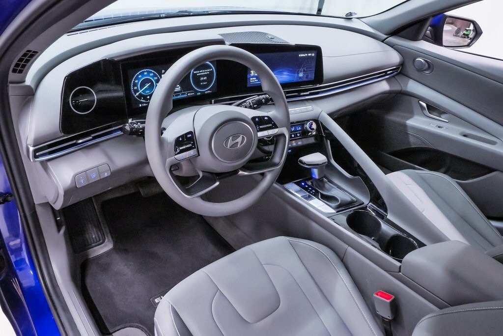 2024 Hyundai Elantra Hybrid Blue photo 2