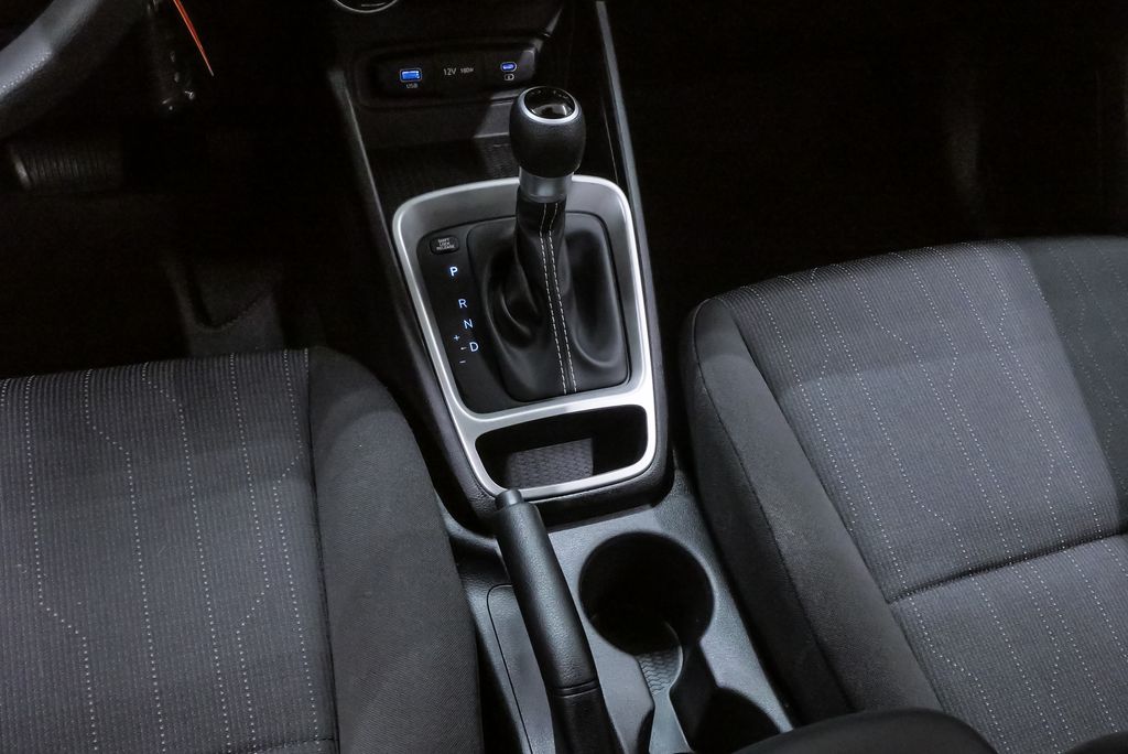 2024 Hyundai Venue SE - Photo 18
