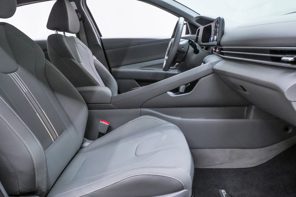 2026 Hyundai Elantra SEL Sport - Photo 13