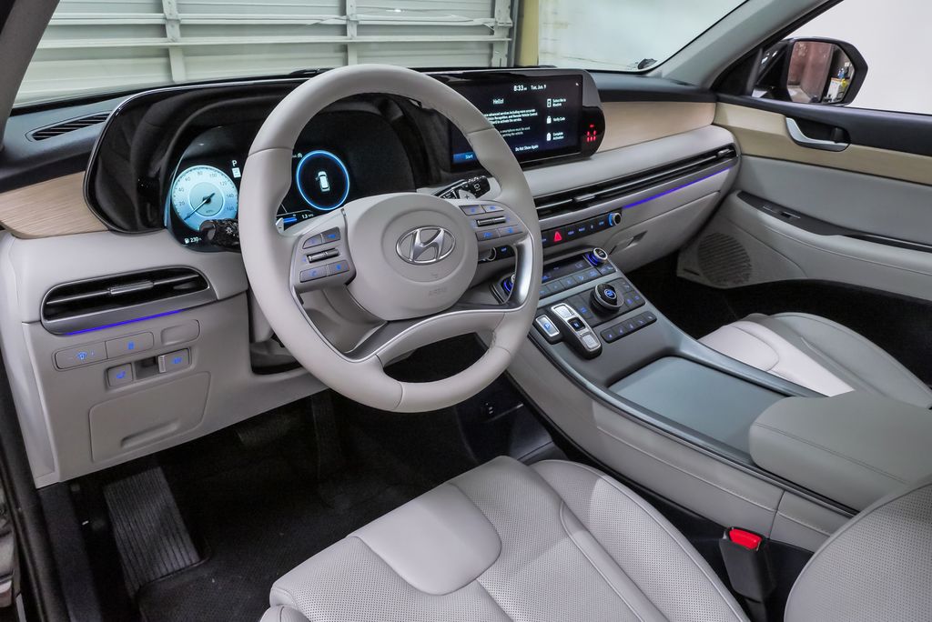 2024 Hyundai Palisade Limited - Photo 2