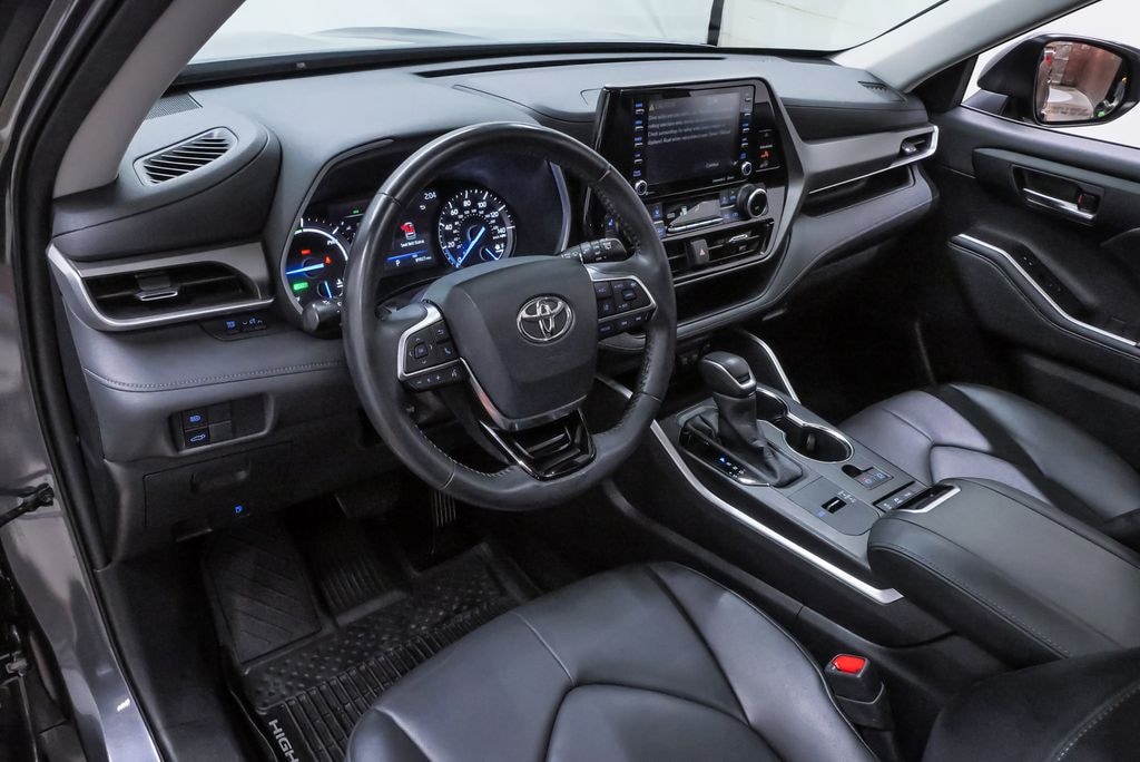 Used 2020 Toyota Highlander Hybrid XLE SUV