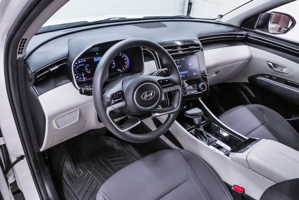 2023 Hyundai Tucson SE photo 2
