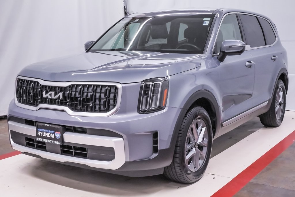 2024 Kia Telluride LX's photo