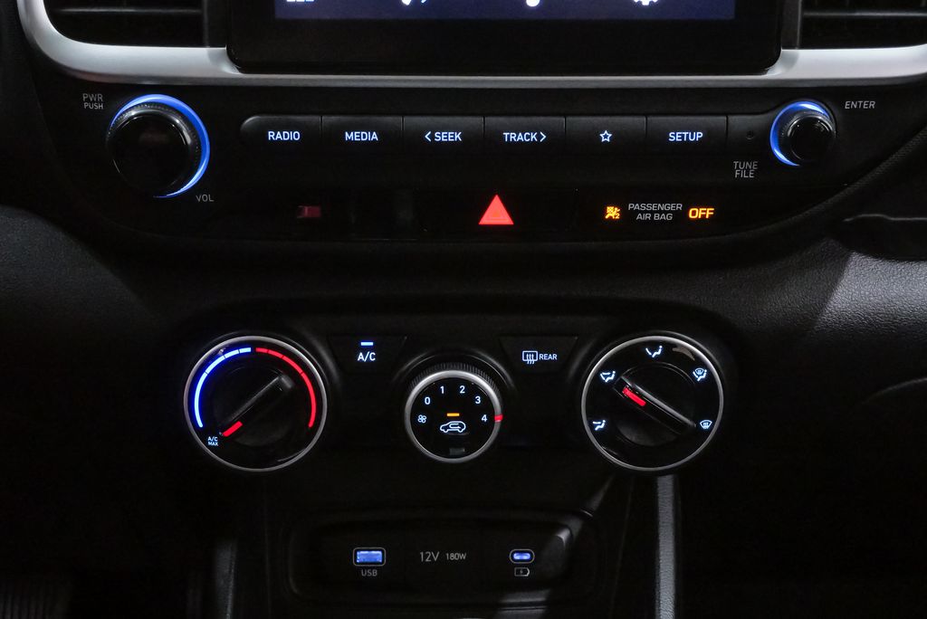 2024 Hyundai Venue SE - Photo 17