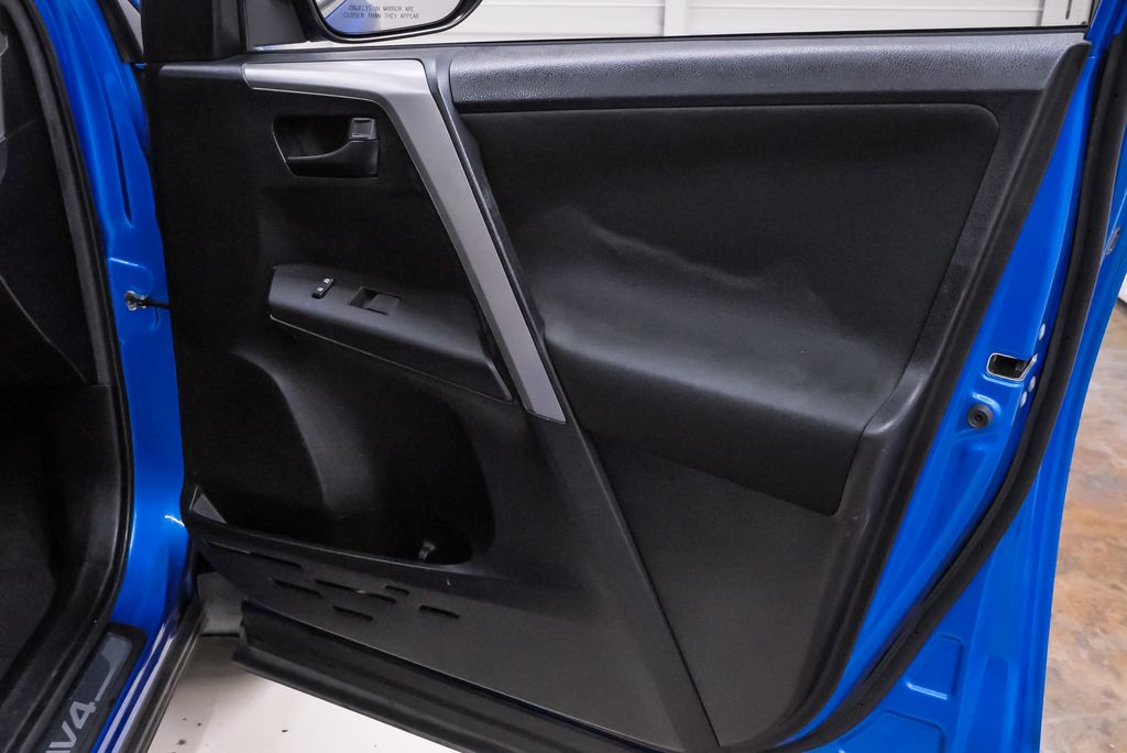 2016 Toyota RAV4 LE - Photo 25