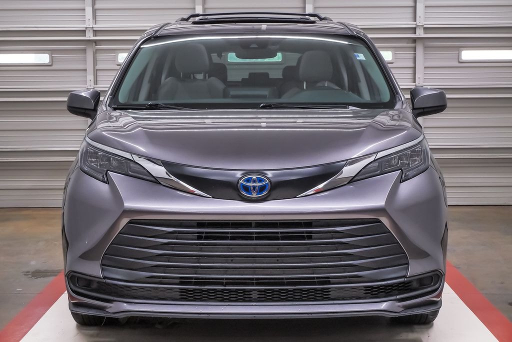 Used 2024 Toyota Sienna LE 8 Passenger Van Passenger Van