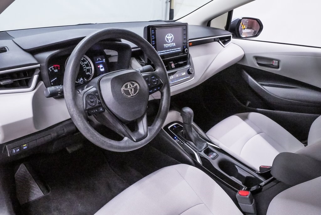 2022 Toyota Corolla LE photo 2